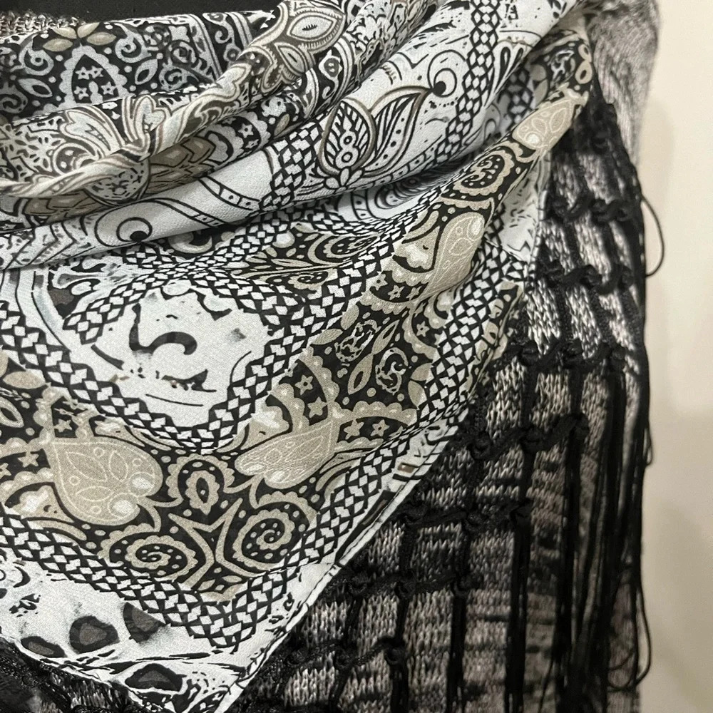 NWOT TANTRUMS XXL Grey Black White light Sweater Tunic w Bandanna Fringe Scarf - Picture 5 of 9